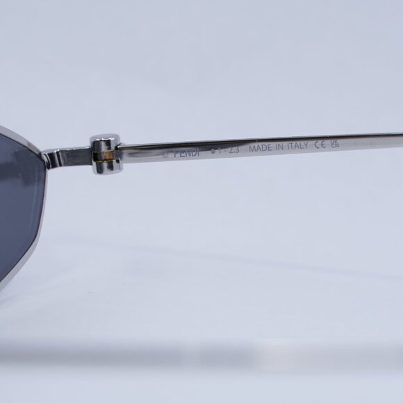 ?️ New Fendi FE40114U-Y 16C Sunglasses - Palladium with  Palladium Chain Frame main image 9